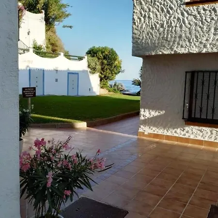Little Paradise . In Front Of The Sea Apartment